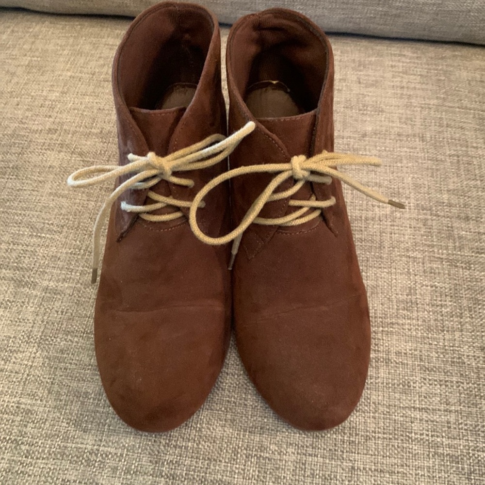 Bella Marie Brown Suede Wedge Booties Sz 8
